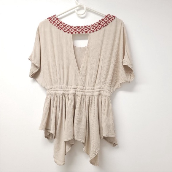 EUC🔹️Boho Embroidered Cut Out In Back Baby Doll Style Top EUC - Picture 2 of 8